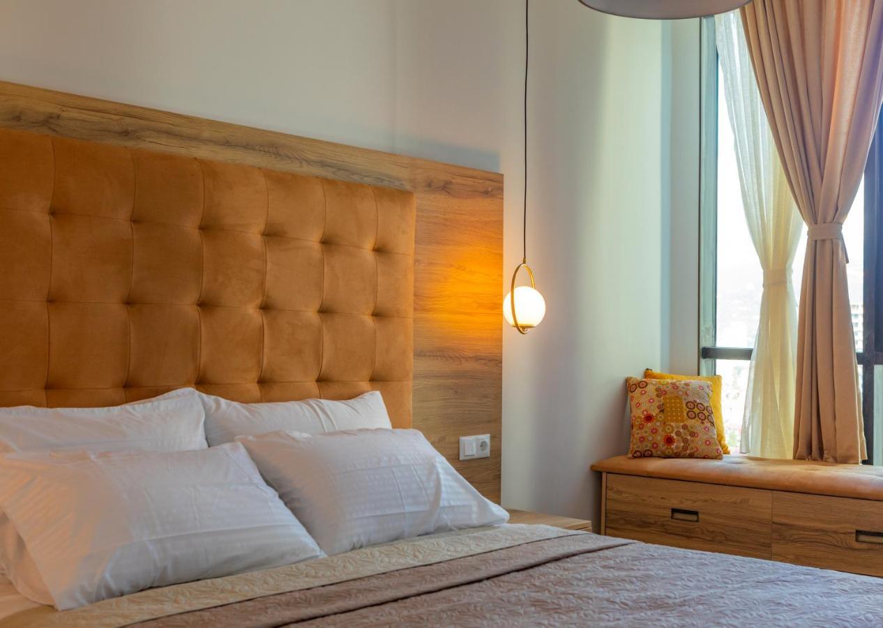 Entire Flat With City Skyline View - Two Bedrooms Batumi Zewnętrze zdjęcie