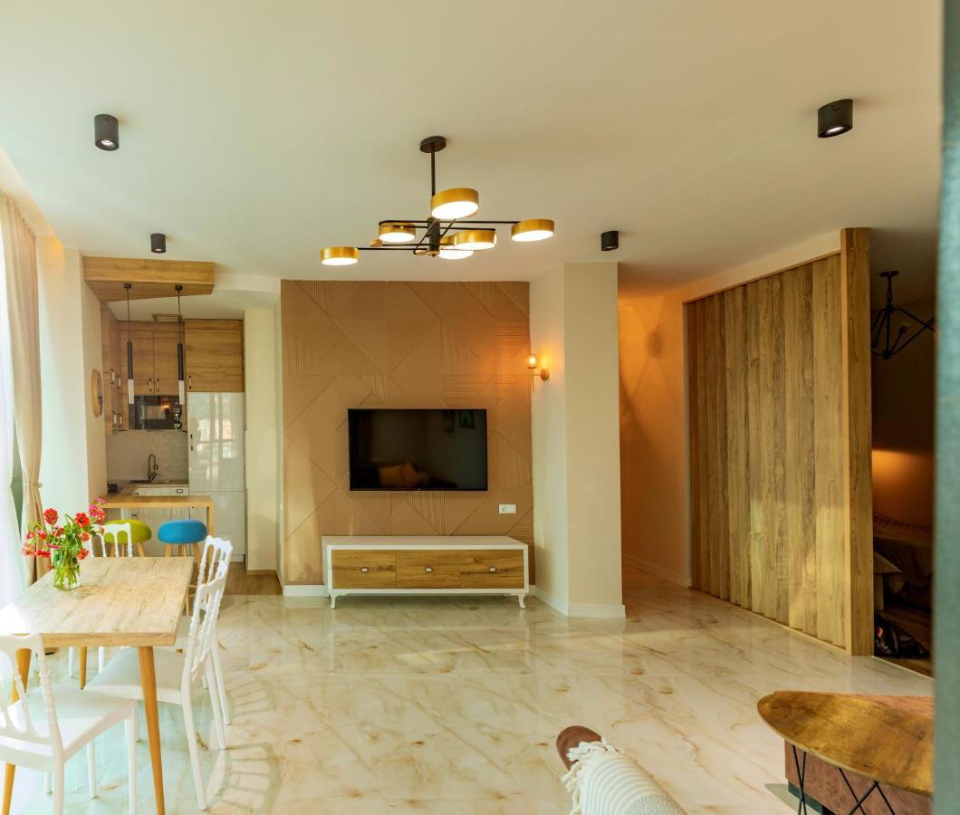 Entire Flat With City Skyline View - Two Bedrooms Batumi Zewnętrze zdjęcie